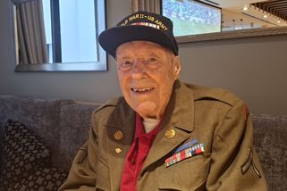 Americký veterán se zadlužil, aby mohl oslavit konec války v Plzni - Seznam Zprávy